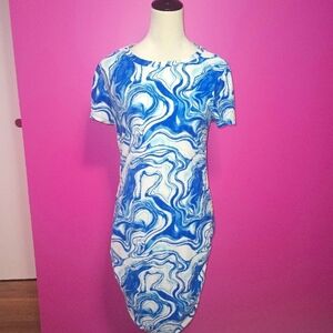 🚨Price Final!🚨 Ladies blue&white swirl bodycon dress (Size Large)